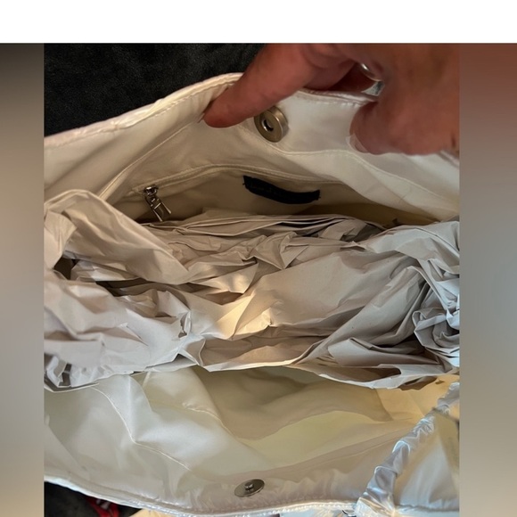 ❤️❤️NWT-HOUSE OF HARLOW 1960 WHITE/ PEARL QUILTED PUFFER HOBO SET❤️❤️ - Picture 14 of 14